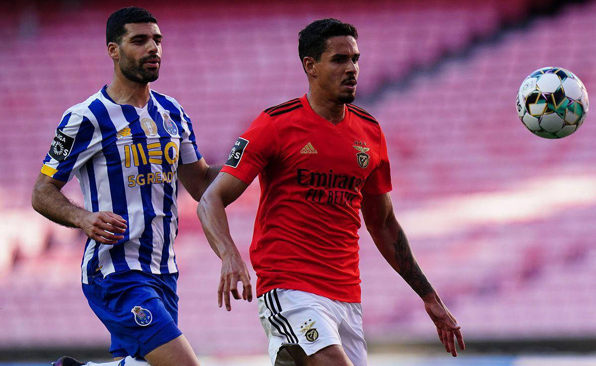 米乐体育在线-摩纳哥中场表现抢眼，领先积分榜的简单介绍