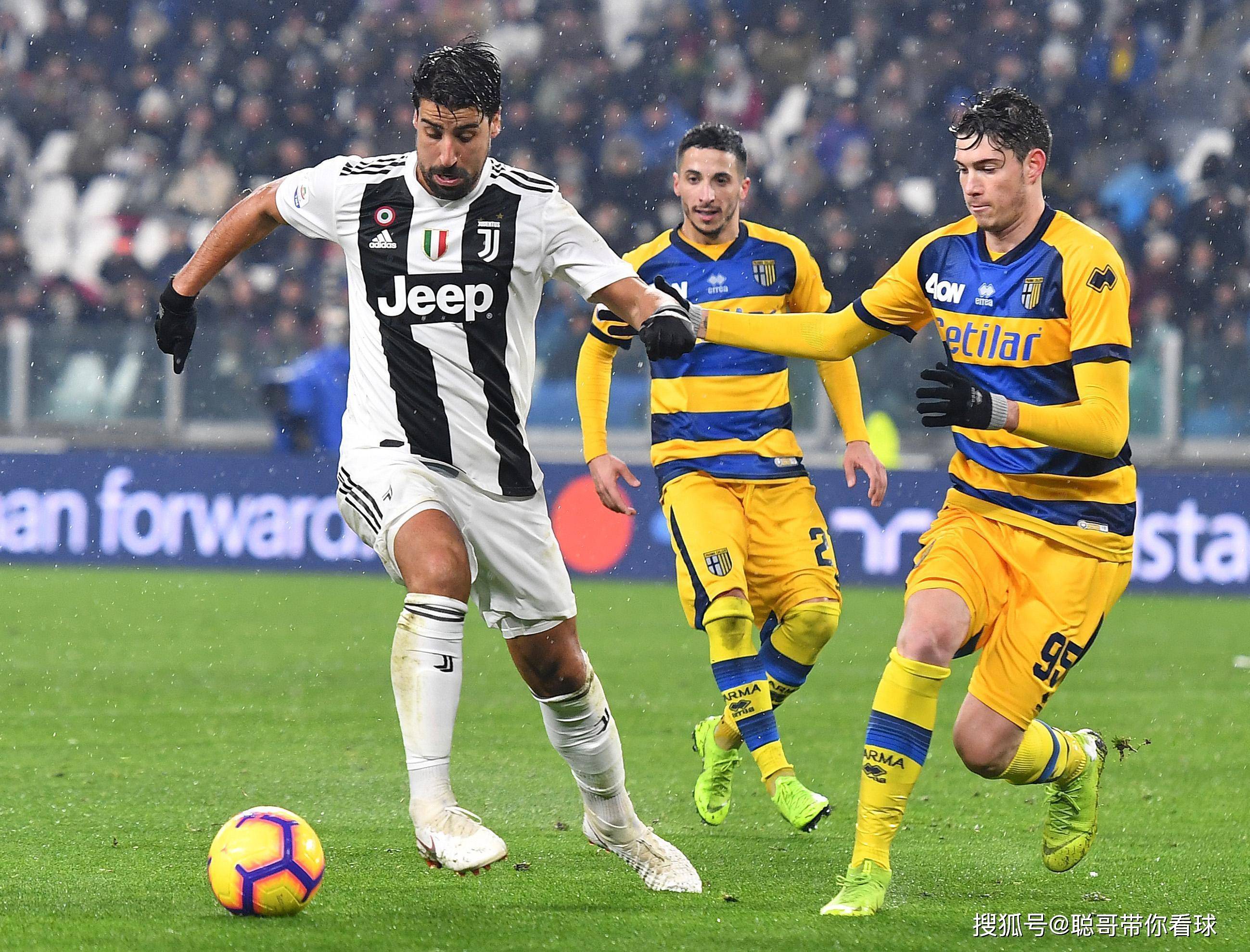 米乐m6平台官网-帕尔马球员备战新挑战，锻炼战术