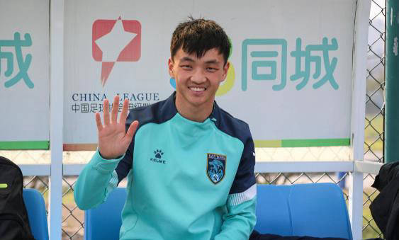 米乐m6官网-公益赛场球员受伤，球迷众筹捐款的简单介绍