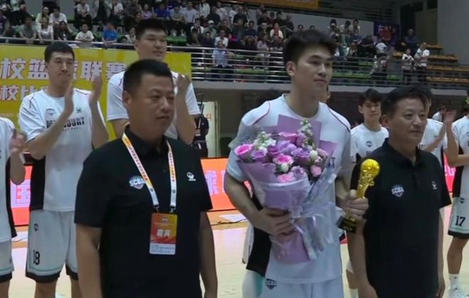 米乐体育直播-广州篮球队再度夺冠成功，实力无人能敌