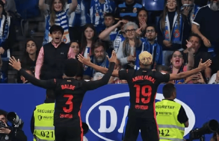 米乐体育m6官网-巴萨球迷狂欢庆祝胜利进步第一